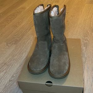 BRAND NEW NEVER WORN UGG BOOTS WITH BOX